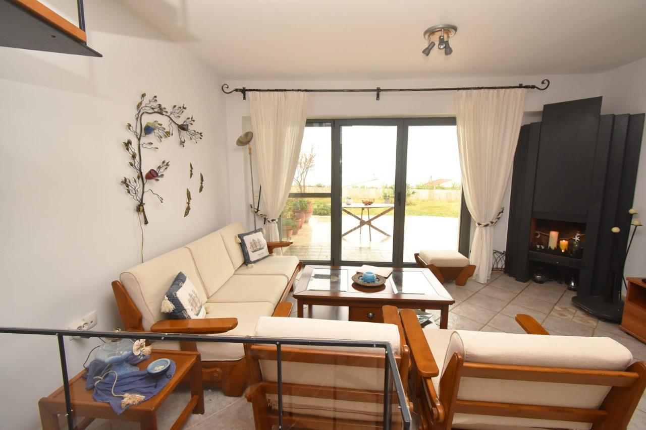 Olia Sea View Shared Pool Villa, Néa Fókaia Extérieur photo